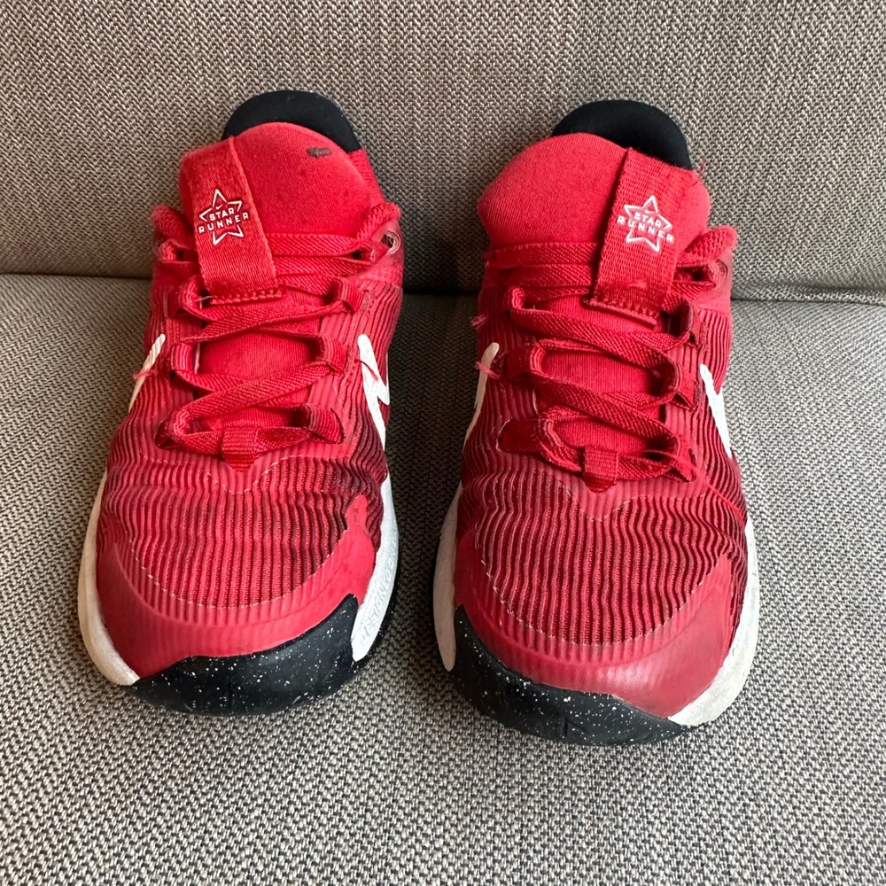Kids Nike Star Runner shoes sneakers red good condition runners kicks